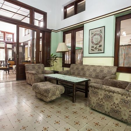 Reddoorz Near Balai Kota Malang Hotel Екстериор снимка