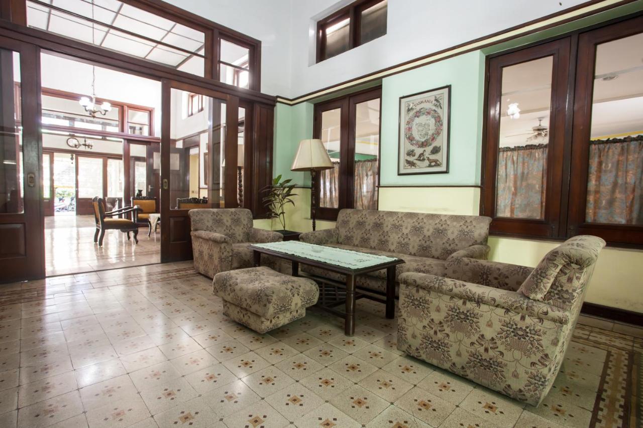 Reddoorz Near Balai Kota Malang Hotel Екстериор снимка
