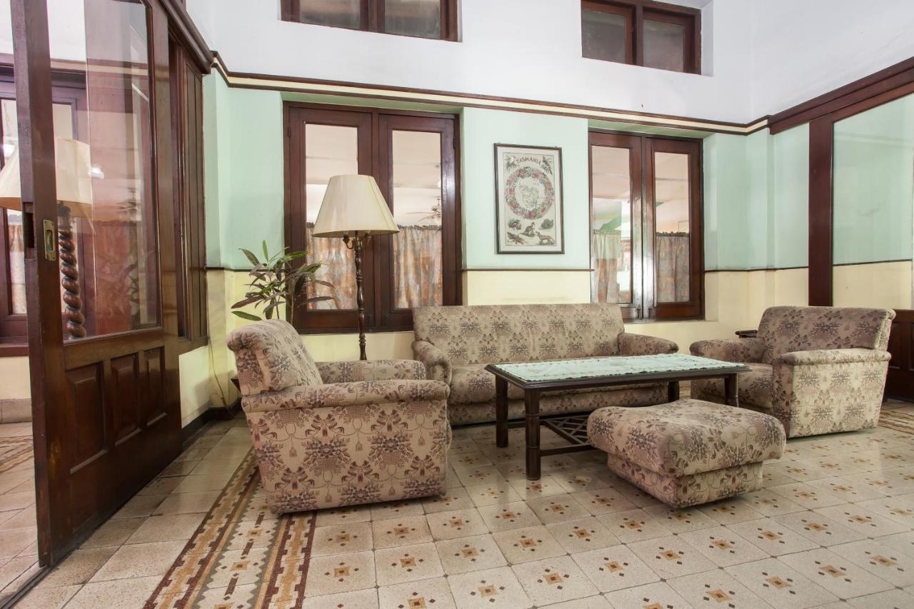 Reddoorz Near Balai Kota Malang Hotel Екстериор снимка