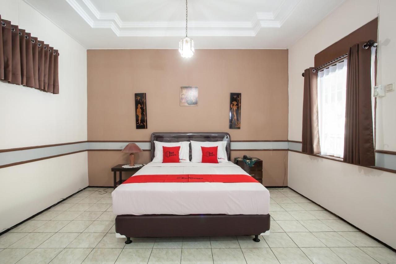 Reddoorz Near Balai Kota Malang Hotel Екстериор снимка