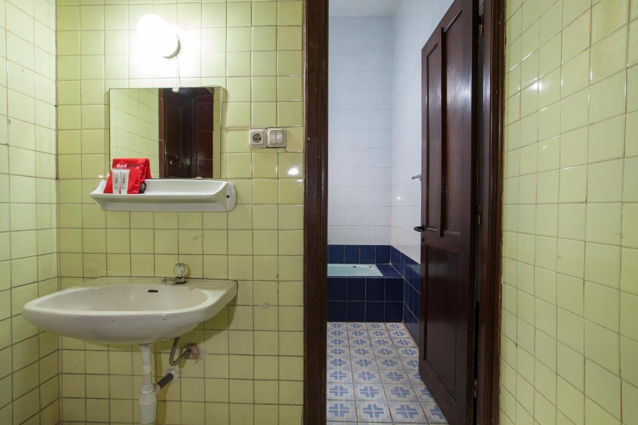 Reddoorz Near Balai Kota Malang Hotel Екстериор снимка